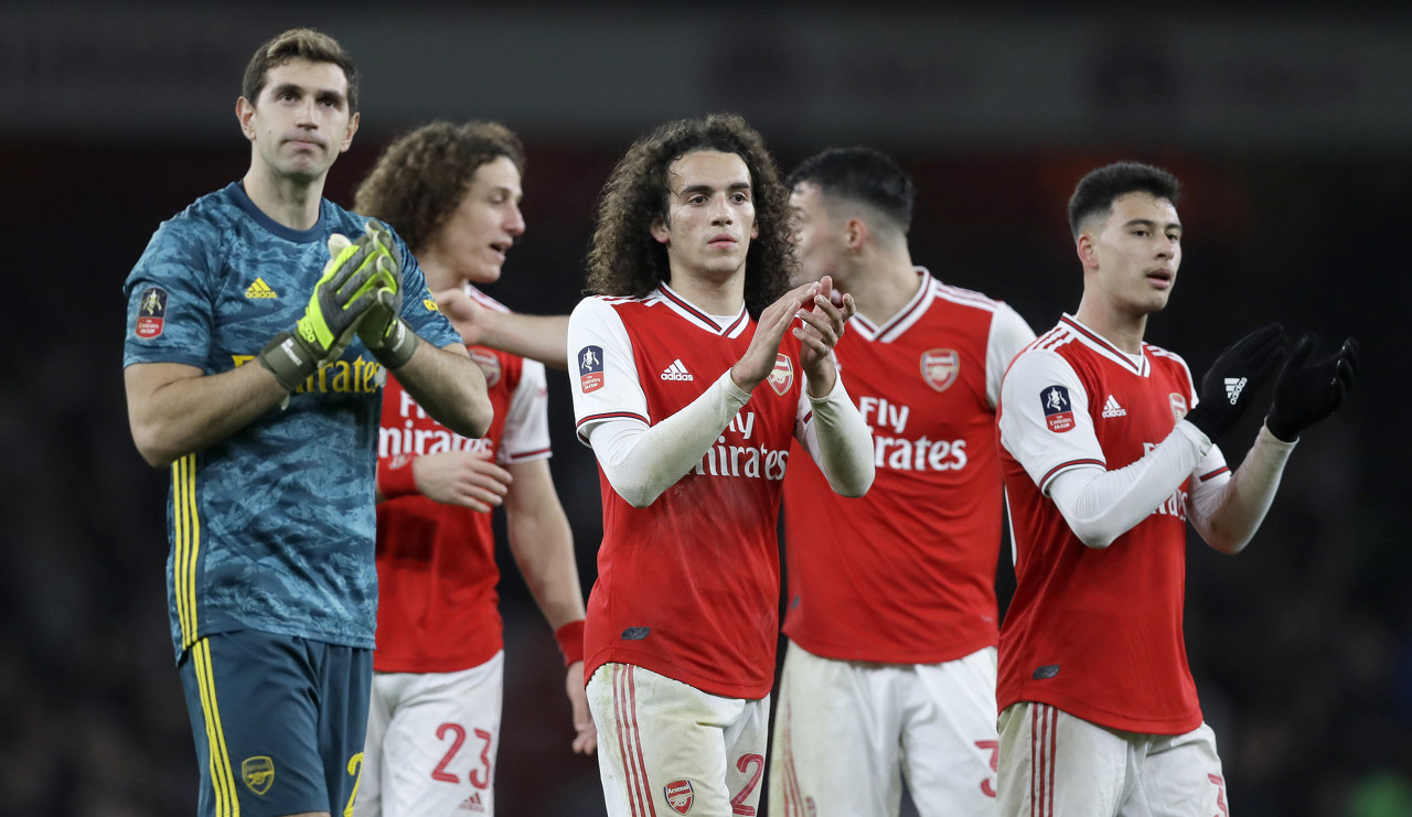 邮报：曼联在冬窗不会贸然行事，但也会全力支持阿莫林（邮报：曼联冬窗不冒进，仍将全力支持阿莫林）