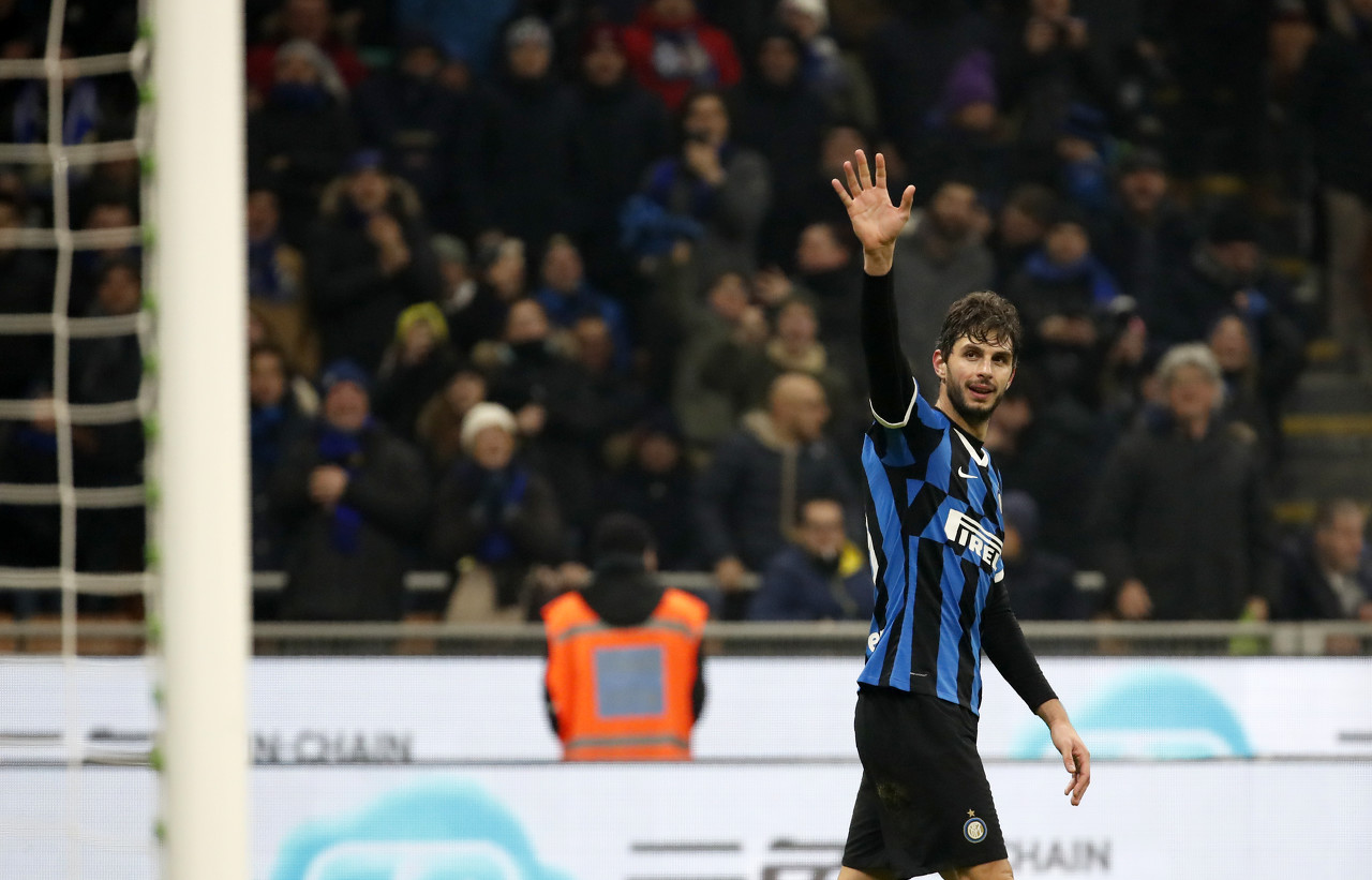 科莫队晒帕斯晃倒劳塔罗视频，后者回应差不多得了（科莫队发布帕斯晃倒劳塔罗视频，劳塔罗回应：差不多就行了）