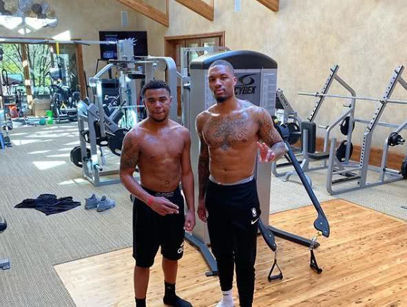 英超：利物浦4-0大胜埃弗顿（英超：利物浦4球零封埃弗顿）