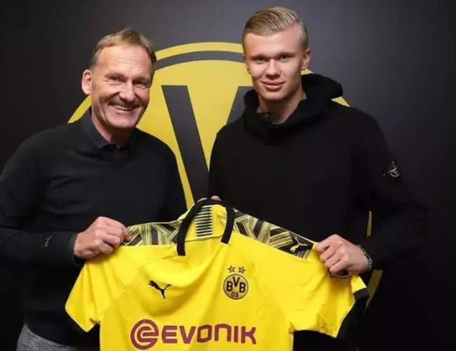 官方：巴列卡诺与后卫拉蒂乌续约至29／30赛季结束（官方确认：拉蒂乌与巴列卡诺续约至2029／30赛季末）