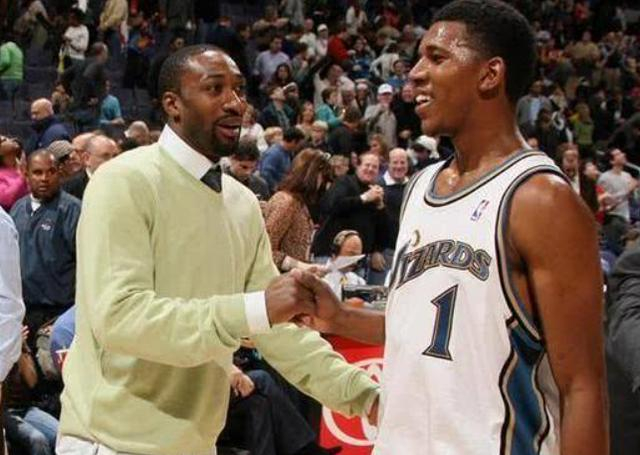 半场开香槟，兰德维尔以为自己稳了，没想到查里尔的输出还在后面！（半场提前庆祝，兰德维尔自认胜券在握，岂料查里尔后程火力更猛！）