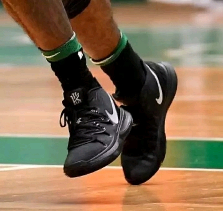 广东男篮防守稳固力克上海（广东男篮凭稳健防守击败上海队）