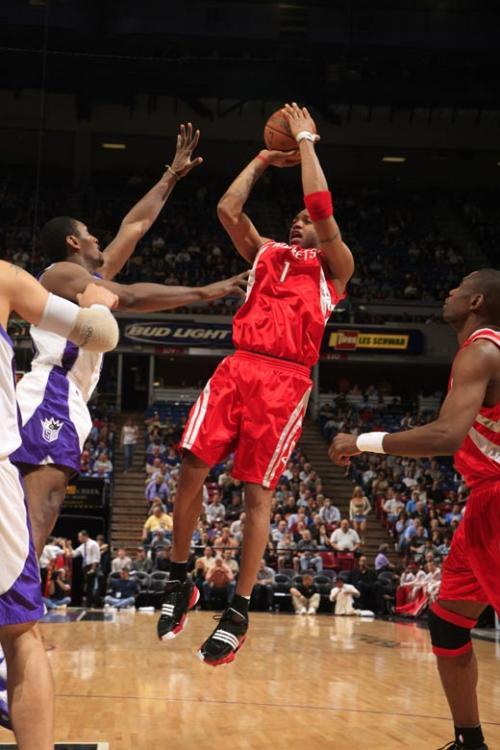 莱切vs比萨：卡马尔达、索蒂尔首发，阿金桑米罗、埃贝彻尔出战（莱切对决比萨：卡马尔达、索蒂尔先发，阿金桑米罗与埃贝彻尔登场）