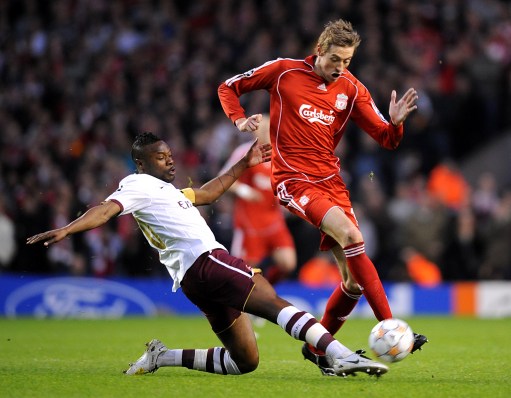 亚历山大极限操作，马刺防线告急（亚历山大神级发挥，马刺防守陷入危机）