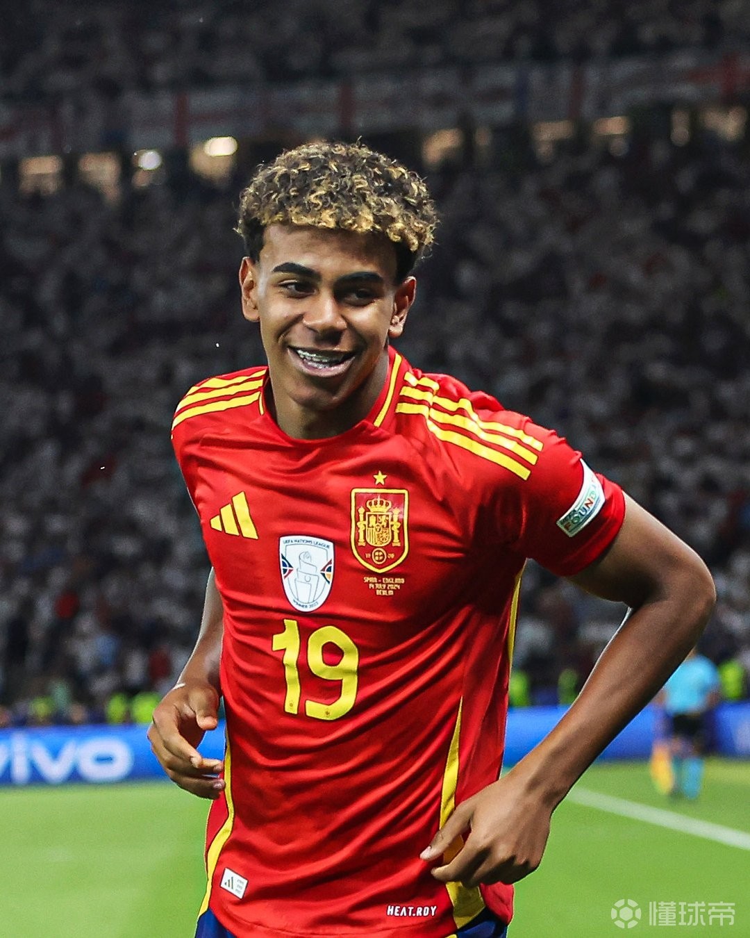 每体：巴萨有意左后卫索萨，想用桑托斯欠的290万欧锁定交易（每体：巴萨看中左后卫索萨，计划以桑托斯所欠290万欧作为筹码敲定转会）