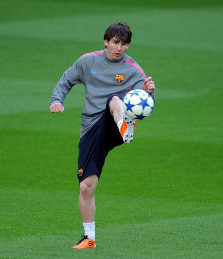 全市场：尤文与那不勒斯对格雷茨卡有意，正关注其续约情况（全市场：尤文与那不勒斯对格雷茨卡感兴趣，密切关注其续约动向）