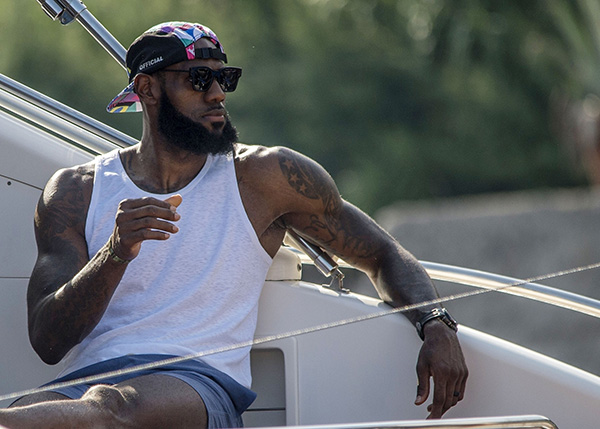 马竞3-2逆转埃因霍温，瑟洛特传射建功，阿尔瓦雷斯破门（马竞3-2上演逆转击退埃因霍温，瑟洛特传射发威，阿尔瓦雷斯破门）