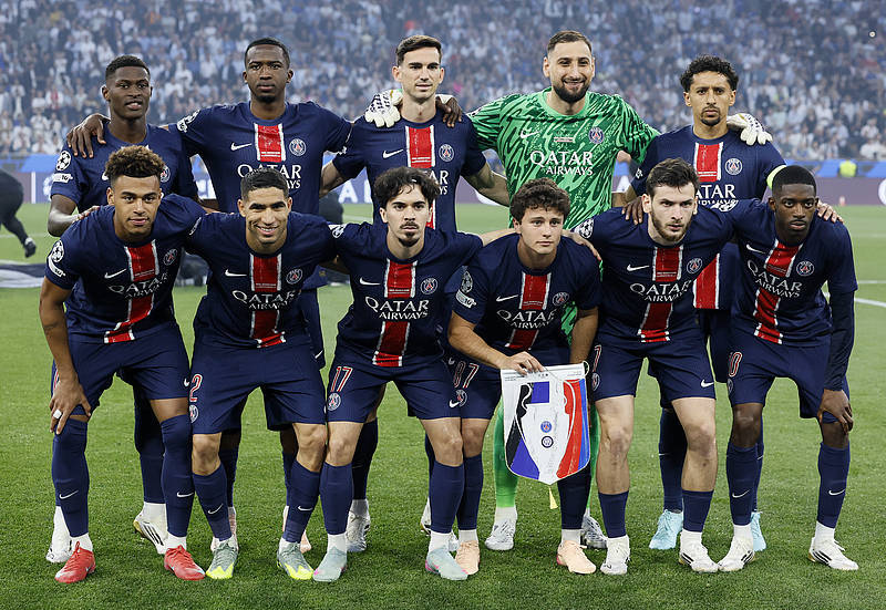 欧冠决赛用球谍照：包含白+深紫，灵感来自举办城市布达佩斯（欧冠决赛用球曝光：白+深紫配色，设计灵感源自主办城市布达佩斯）