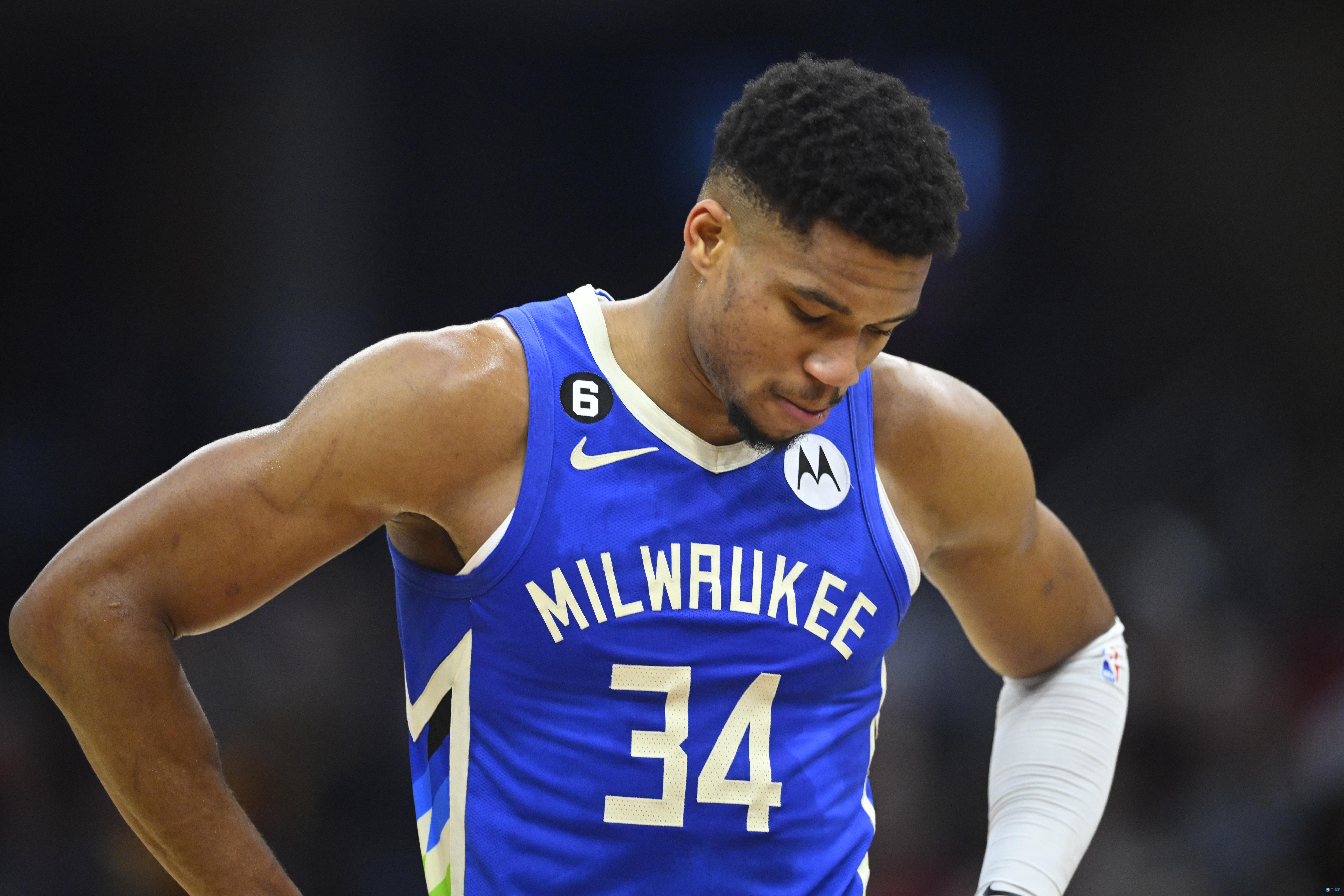 赫拉芬贝赫：我希望能继续和萨拉赫踢球，不知道未来会发生啥（赫拉芬贝赫：盼与萨拉赫继续并肩作战，未来走向尚未可知）