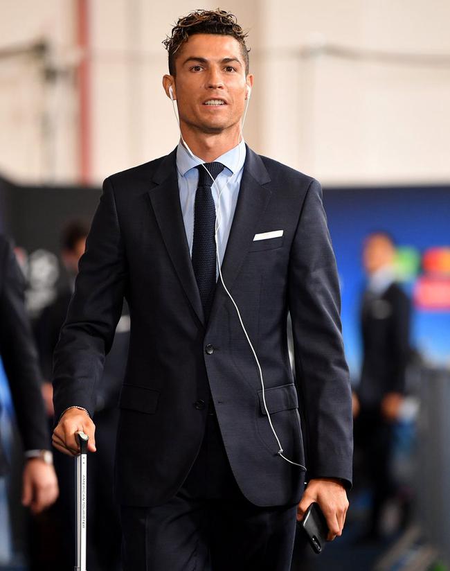 阿德耶米：非法武器是未拆封的盲盒物品，我保证今后不再犯（阿德耶米：涉非法武器为未拆封盲盒物品，承诺今后不再犯）